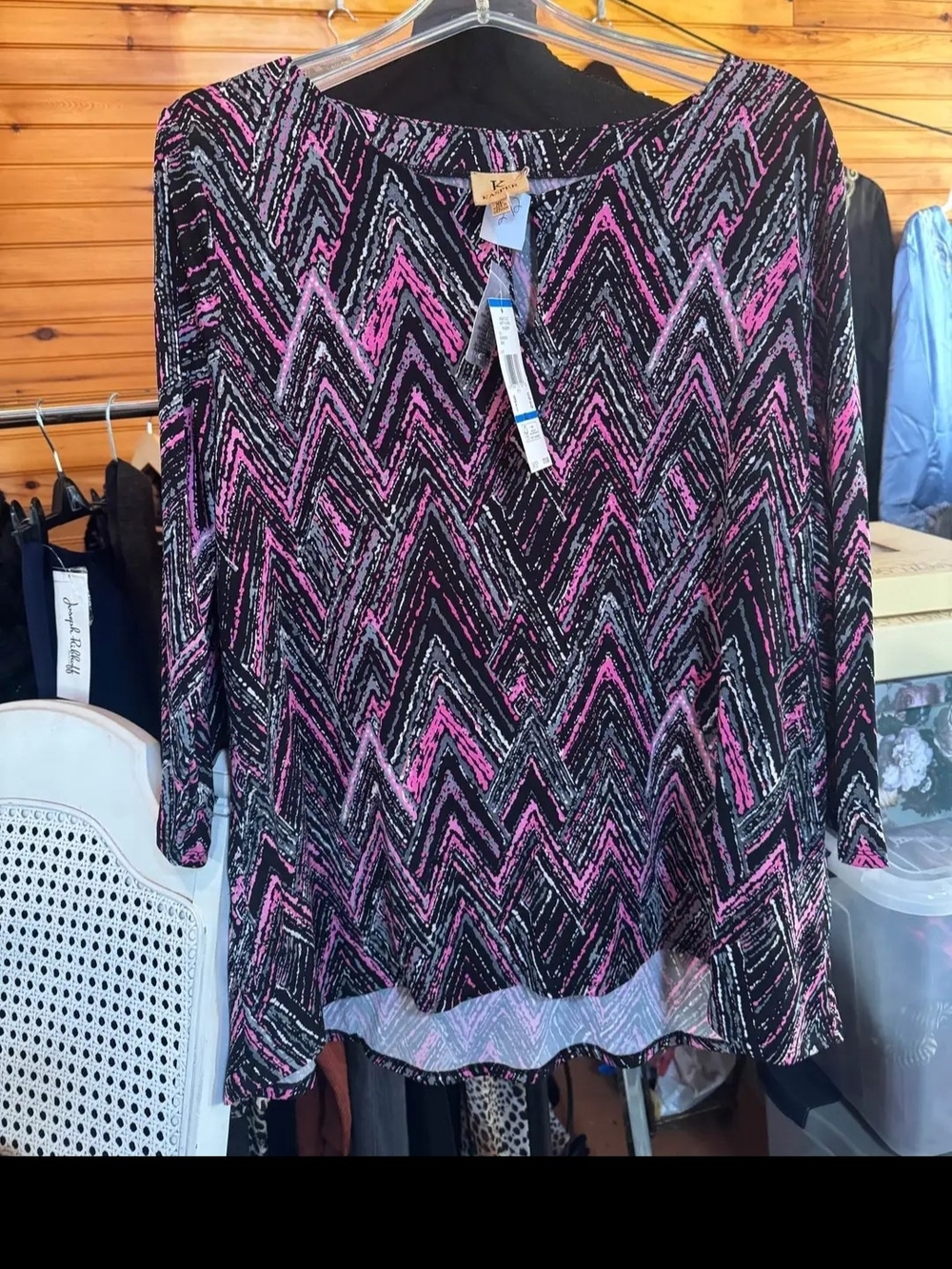 Kasper Black & Pink Zigzag Long-Sleeve Tunic Top
